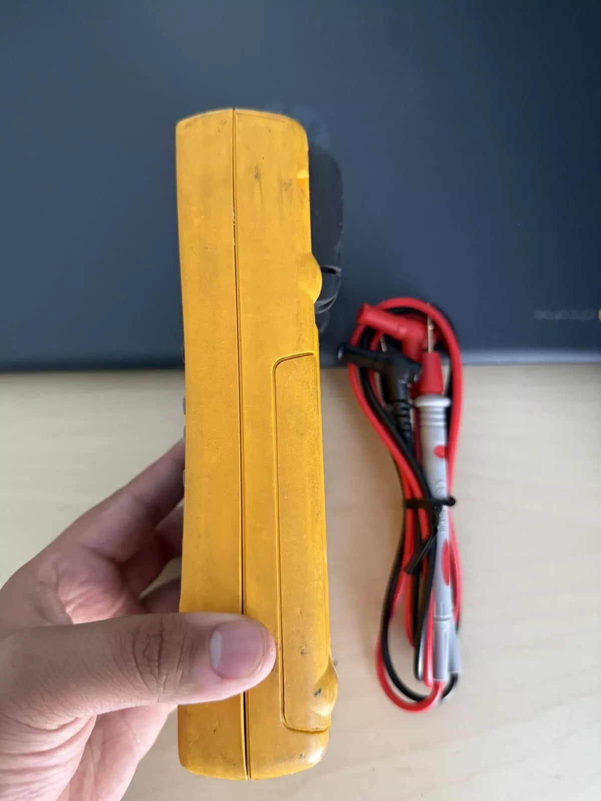 Fluke 724 Calibrator with Leads