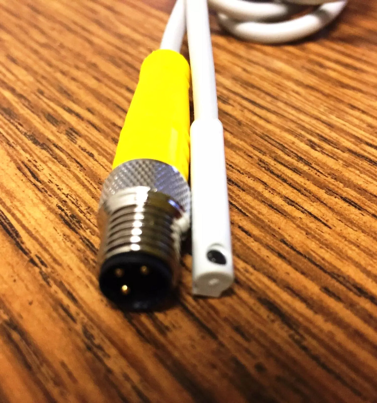 Turck 1240-30165 Proximity Sensor Cordset 3-Pin Connector with SMC D-M9N Auto-Switch
