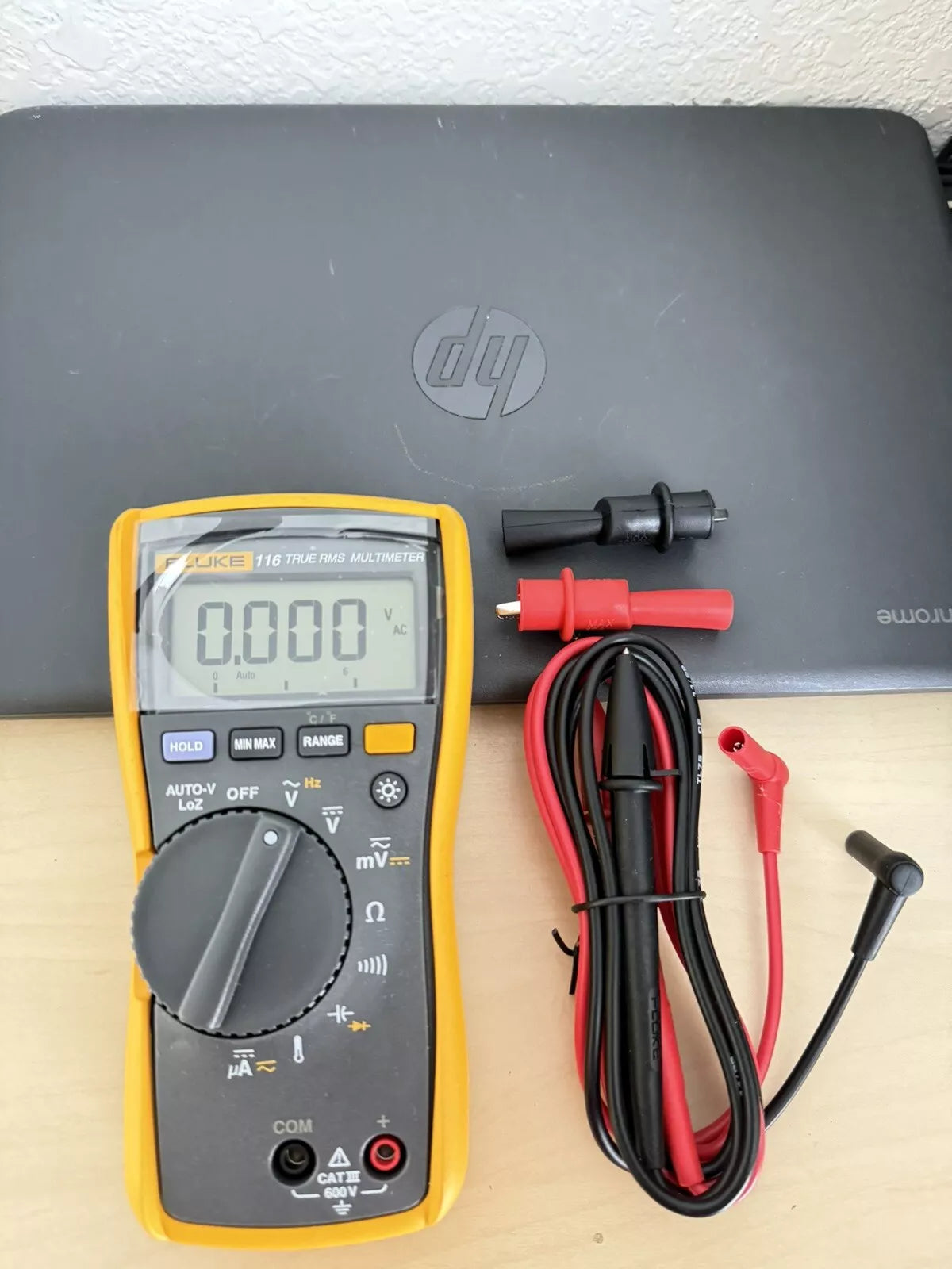 Fluke 116 True RMS Digital Multimeter with Leads - Precision Measurement Tool