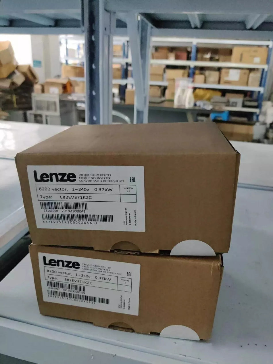 1PC New Lenze E82EV371K2C frequency converter #N2852 YF