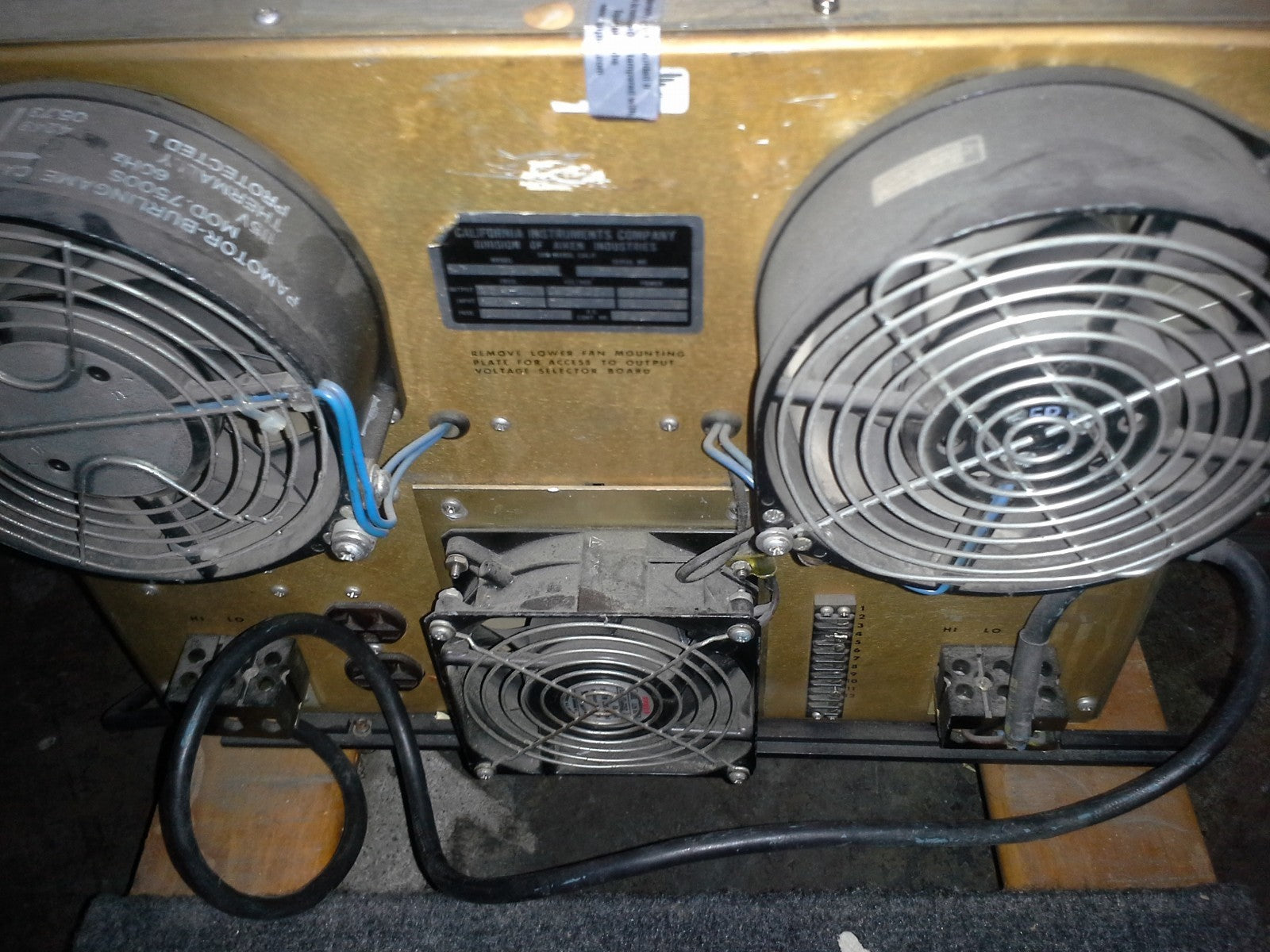 AC Power Source 1 kVA 45Hz to 5kHz