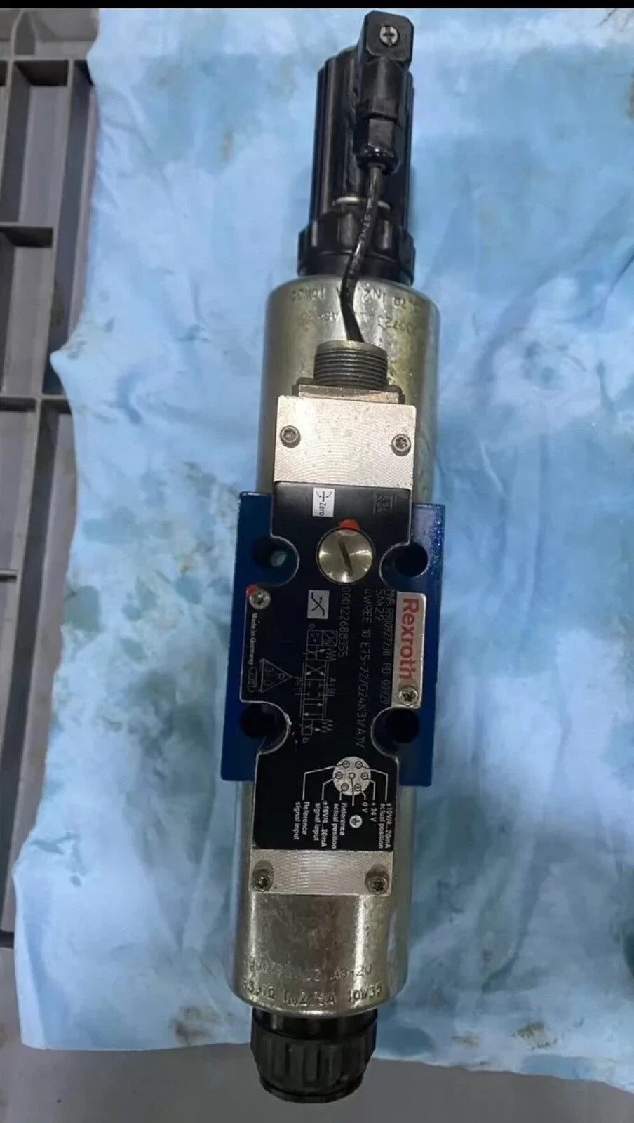 R900927230 4WREE10E75-2X/G24K31/A1V Hydraulic Directional Control Valve