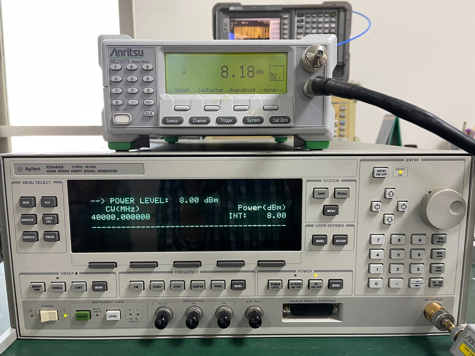 Agilent 83640B Synthesized Sweep Signal Generator 10MHz-40GHz