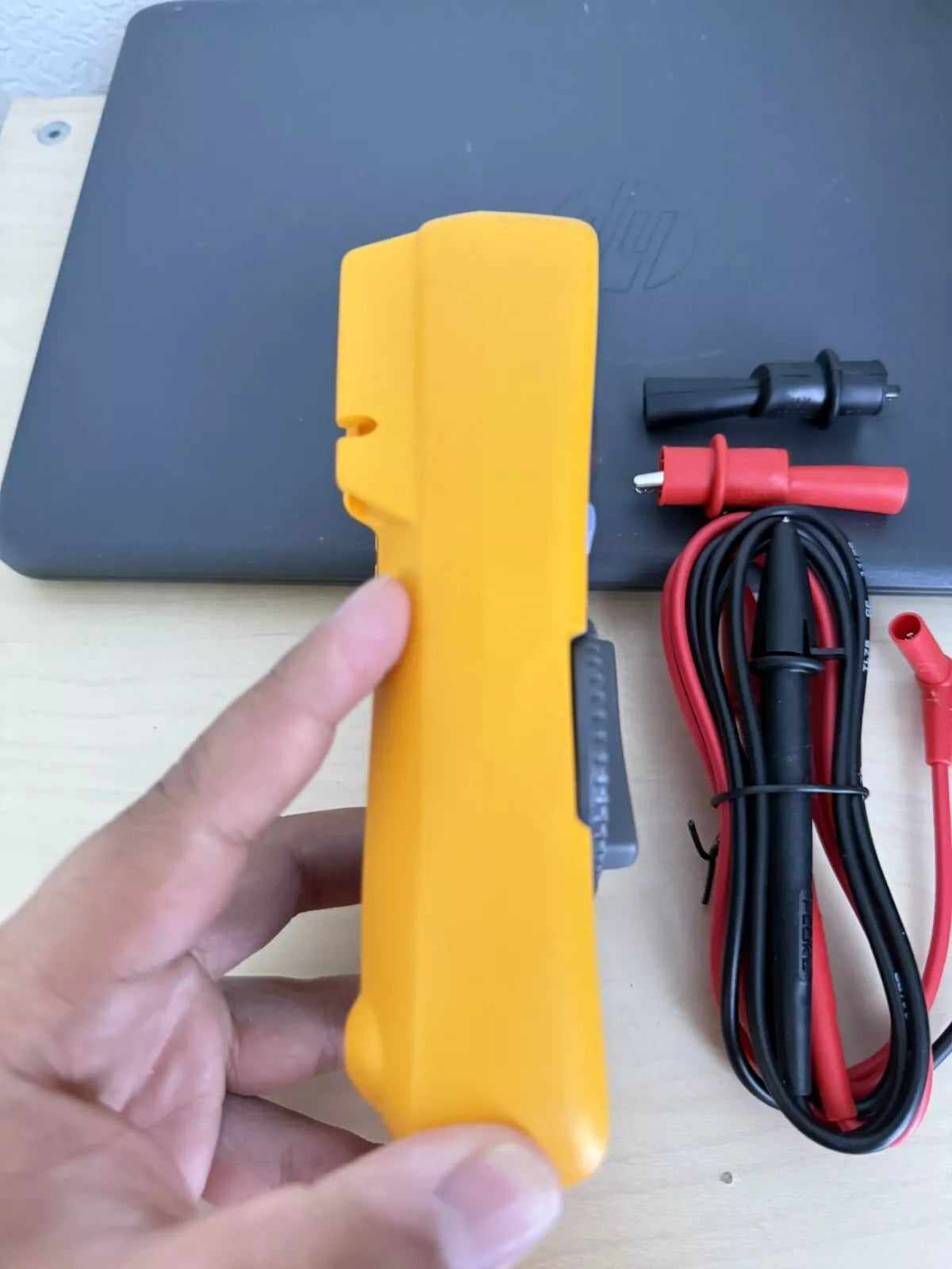 Fluke 116 True RMS Digital Multimeter with Leads - Precision Measurement Tool