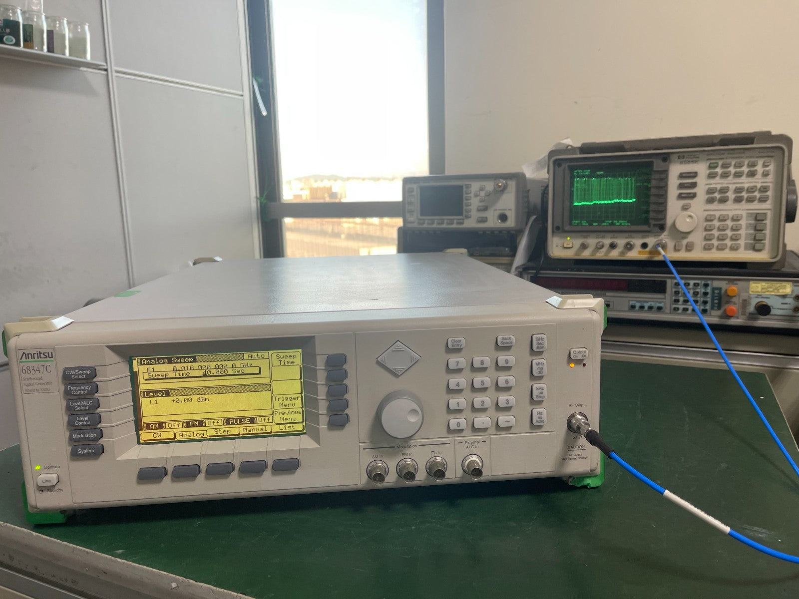 Anritsu 68347C Synthesized Signal Generator 10MHz - 20GHz , w/1, 2F, 11, 99_1704 - XG eqpt