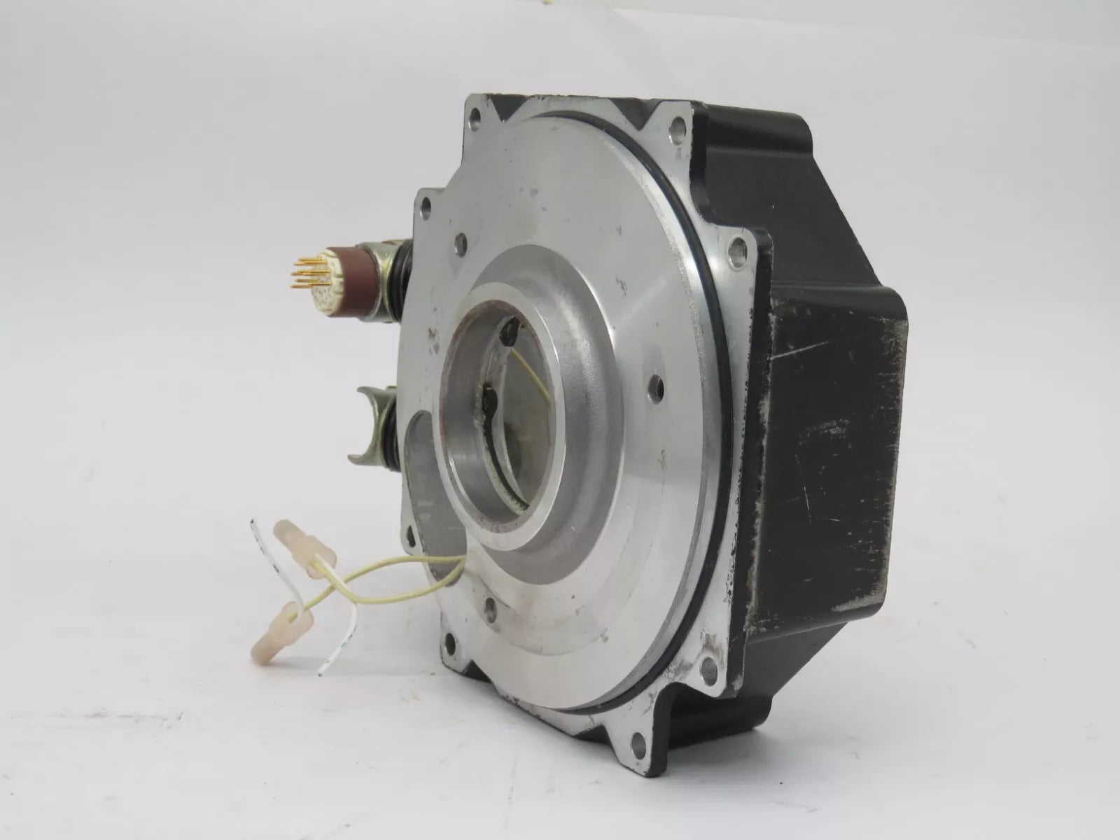AB MPM-B1651C-MJ74AA Medium-Inertia Servo Motor with Back Casing and Connector