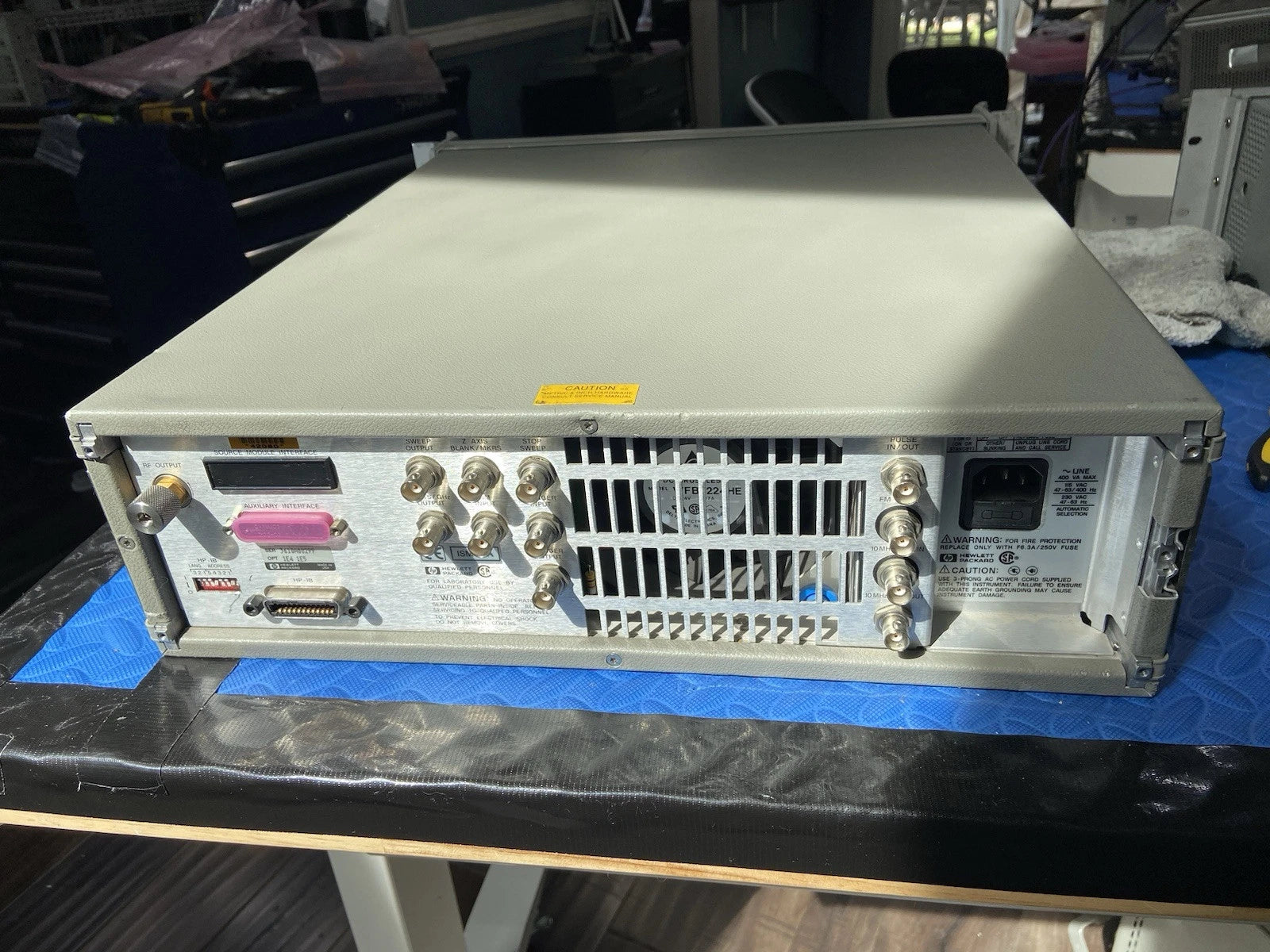 HP 83731A 2-20GHz Synthesized Sweep/CW Signal Generator CAL’d with Option 1E4 1E5
