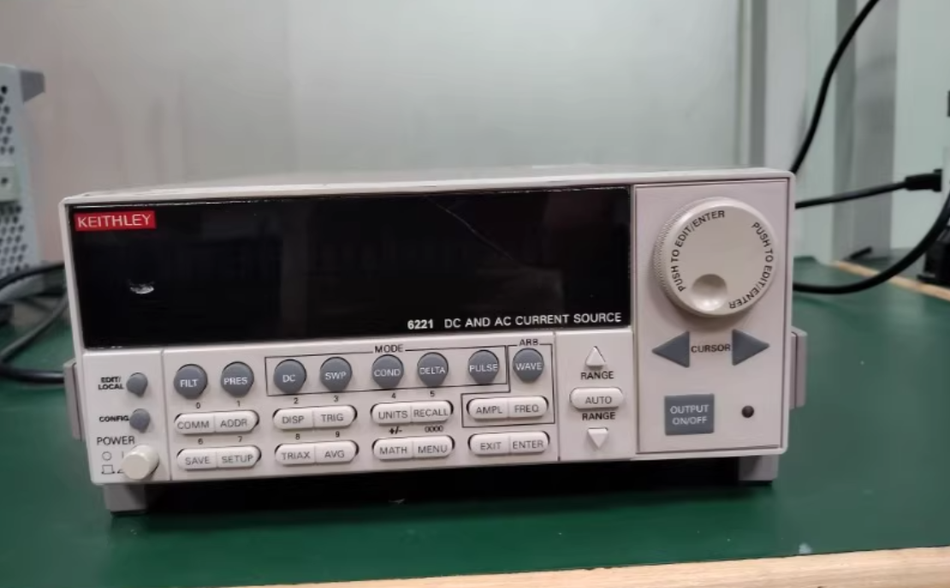 DC and AC Current Source 6221 by Keithley