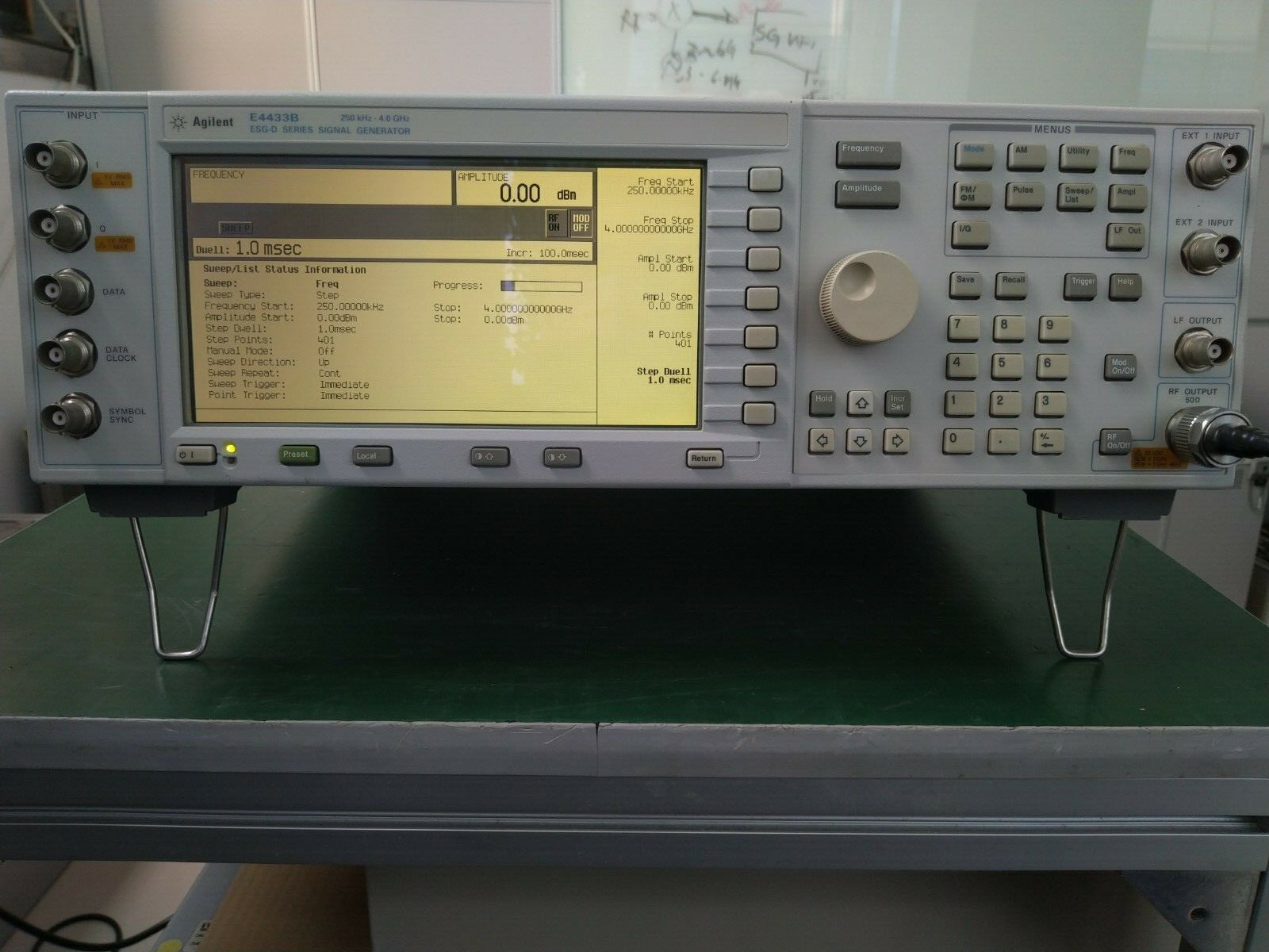Agilent E4433B ESG Vector Signal Generator 250kHz-4GHz _2256 - XG eqpt