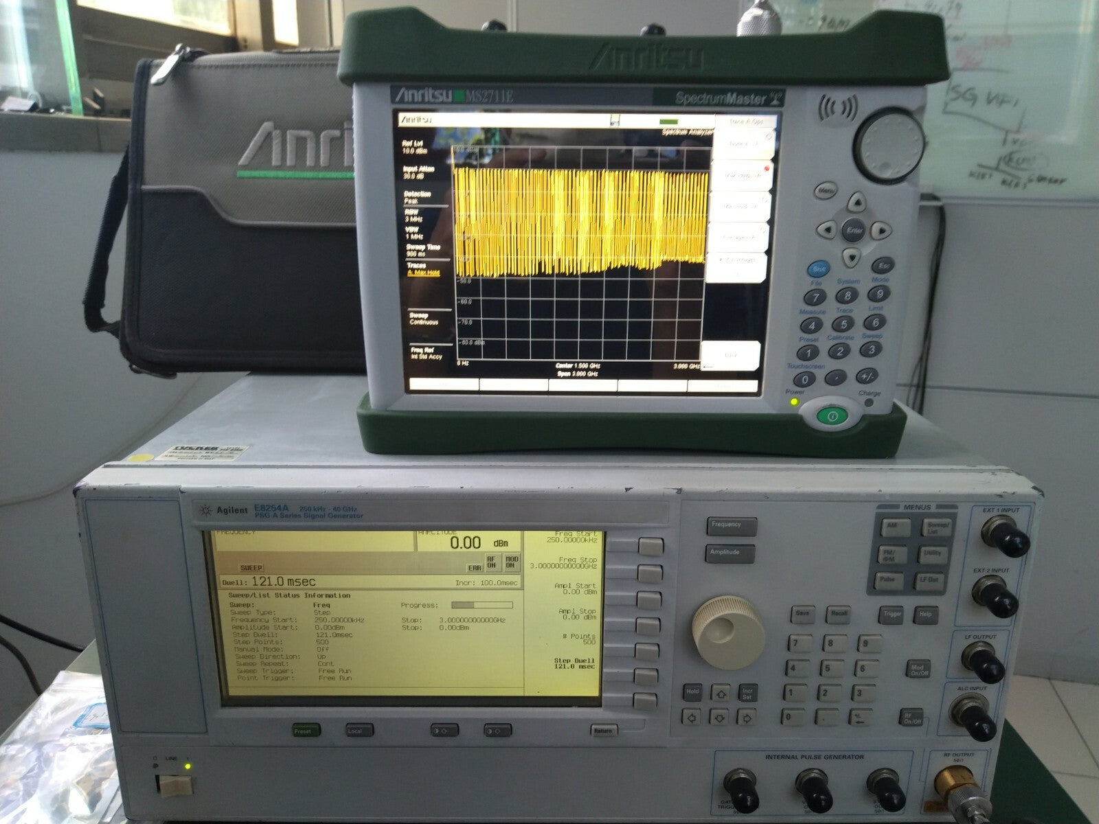 Anritsu MS2711E Handheld Spectrum Analyzer 9kHz to 3GHz , Hand bag, ACV adapter - XG eqpt