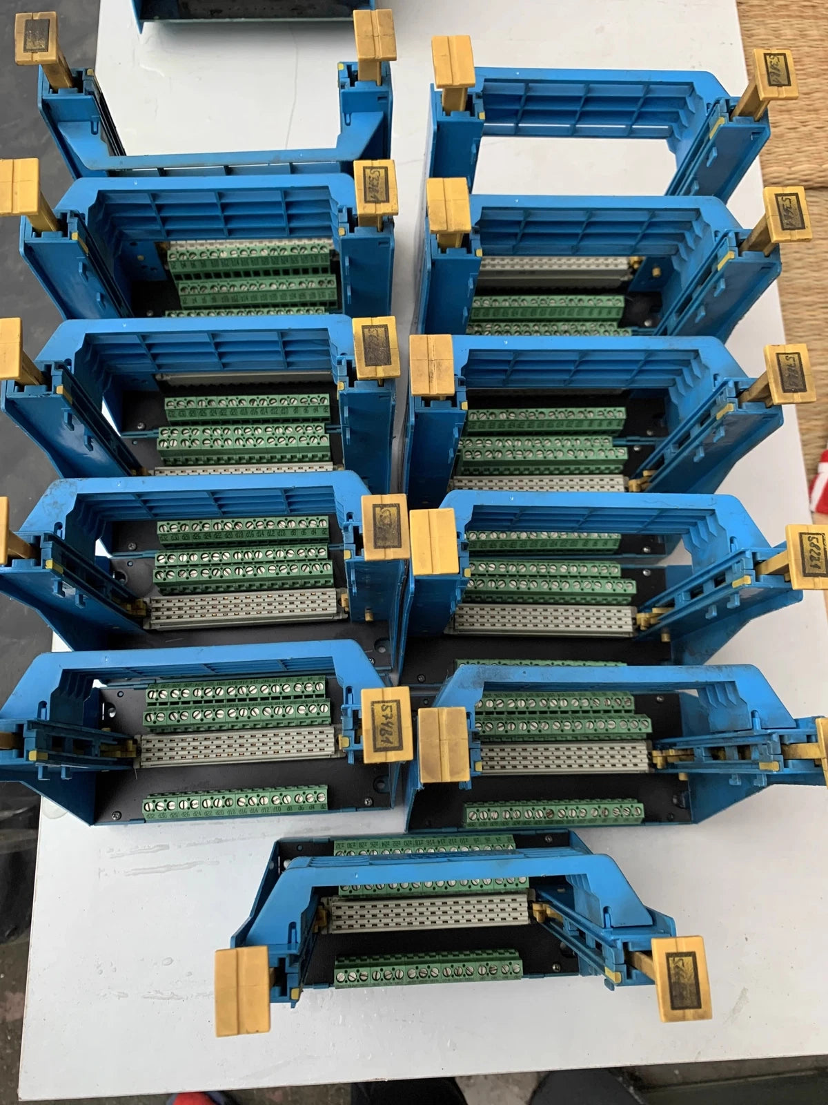 VT-3002-2X/48F and R900020154: Fiber Optic Splitter and SC/APC Connector Set