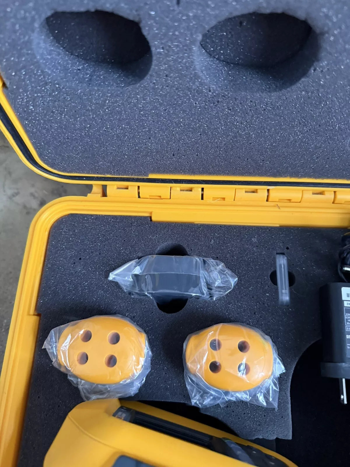 FLUKE TI480PRO IR Camera 60Hz, 640 x 480, 2 Batteries with Charger & Case