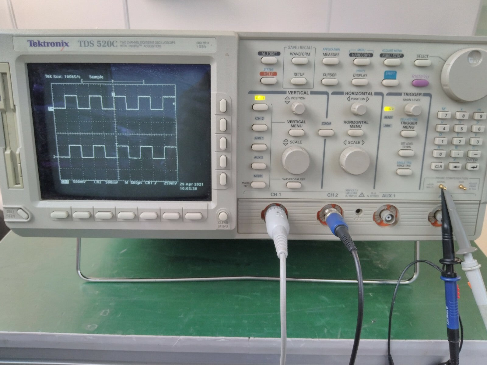 Tektronix TDS520C 2 Channel Oscilloscope 500MHz 1GSa/s 13 1F HD 2M 2F - XG eqpt
