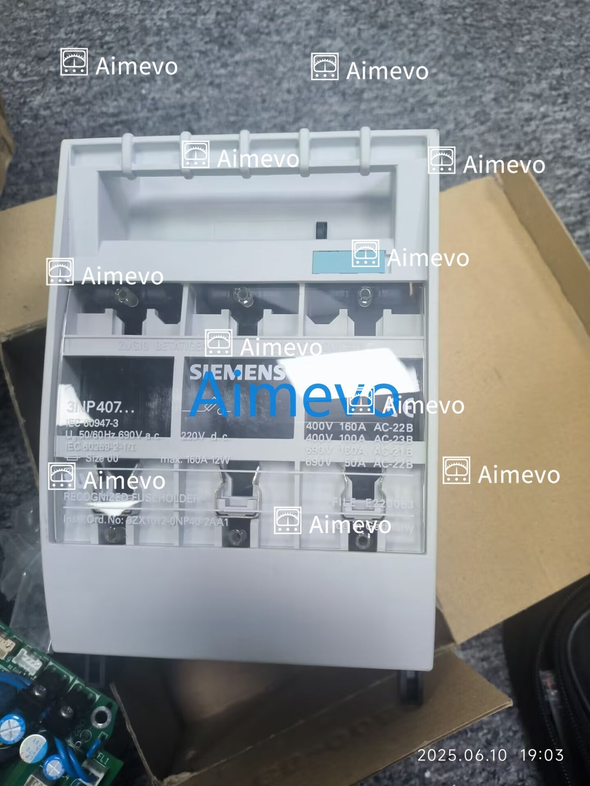 3NP4070-0CA0 by SIEMENS