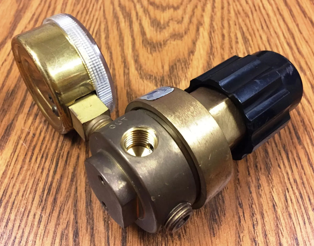 Veriflo IR4B-100 Regulator with USO Gauge, Max Inlet 3000 PSI