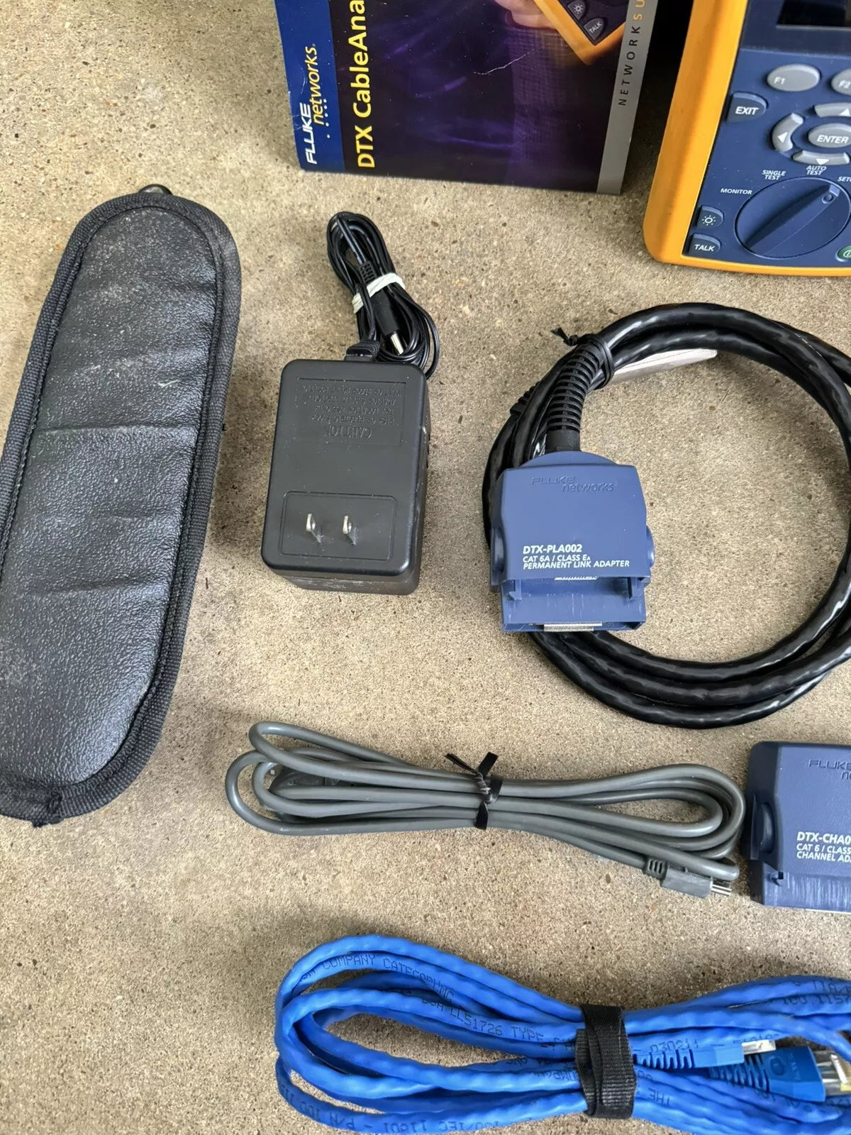 Fluke Networks DTX-1800 Cable Analyzer Kit with DTX-CHA001A CAT6 Channel Adapters