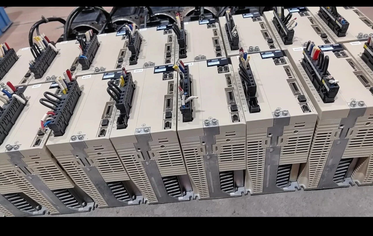 Yaskawa SGDV-120A11A00 Servo Drive