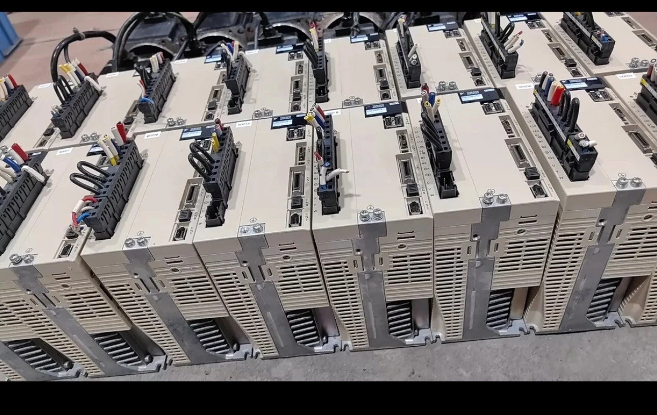 Yaskawa SGDV-120A11A00 Servo Drive