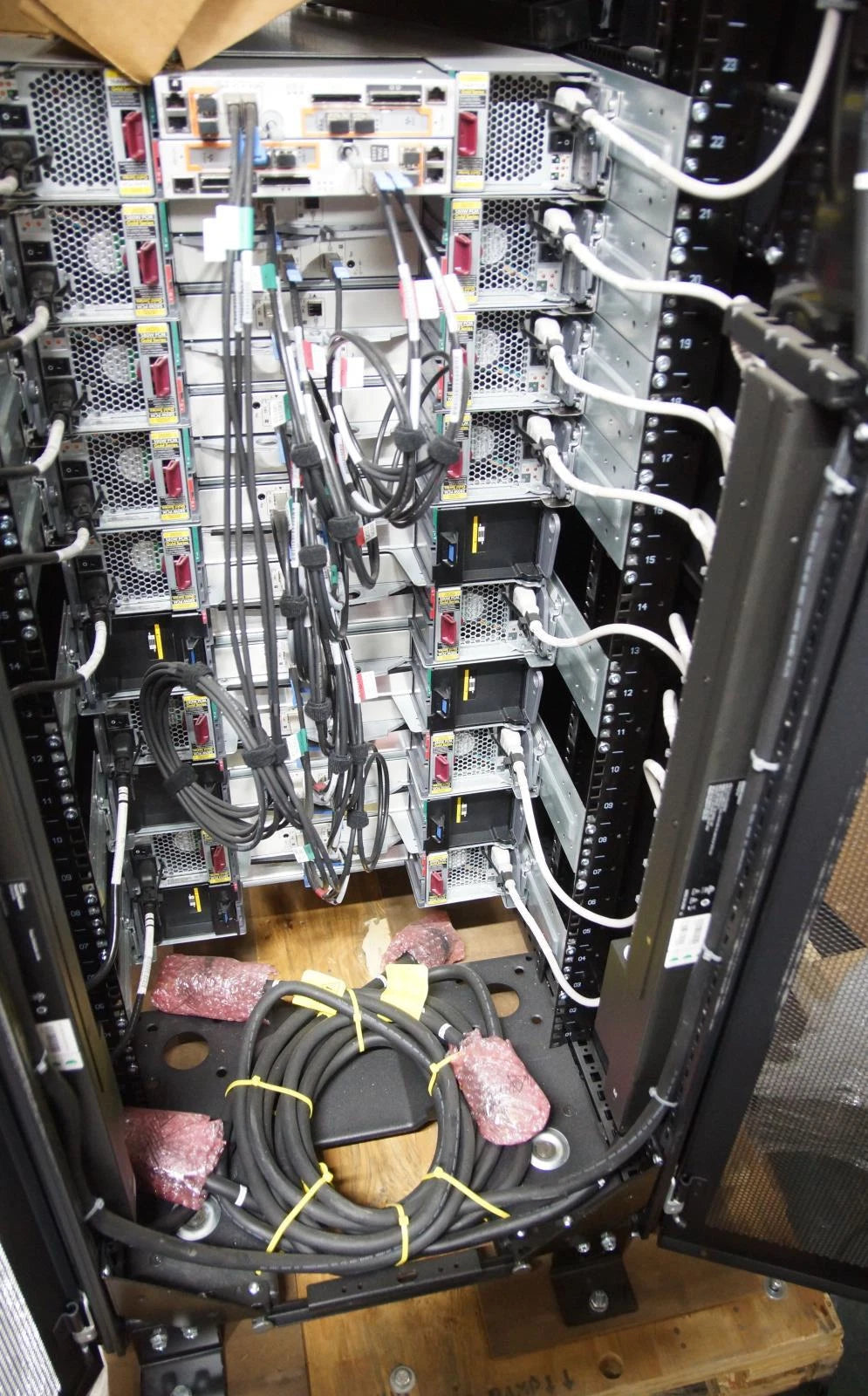 HPE 3PAR StoreServ 8440 Controller with 6x 8400 Disk Array No HDD