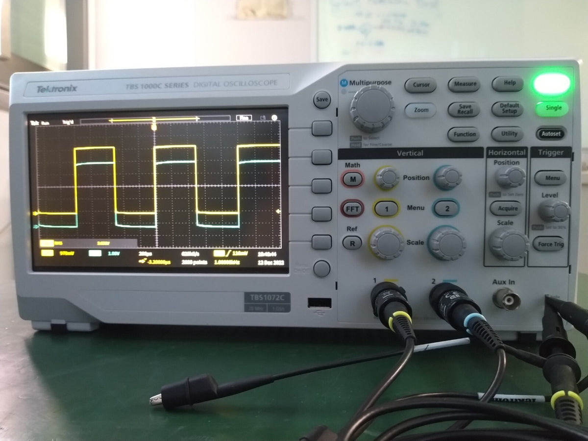 Tektronix TBS 1000C Digital Oscilloscope TBS1072C , TPP0100 probes are options