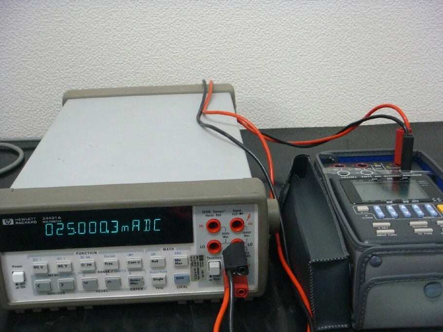 HIOKI 7011 DC Signal Source 0-25.000V 25.000mA