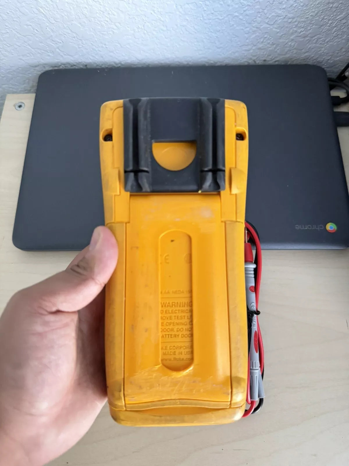 Fluke 724 Calibrator with Leads