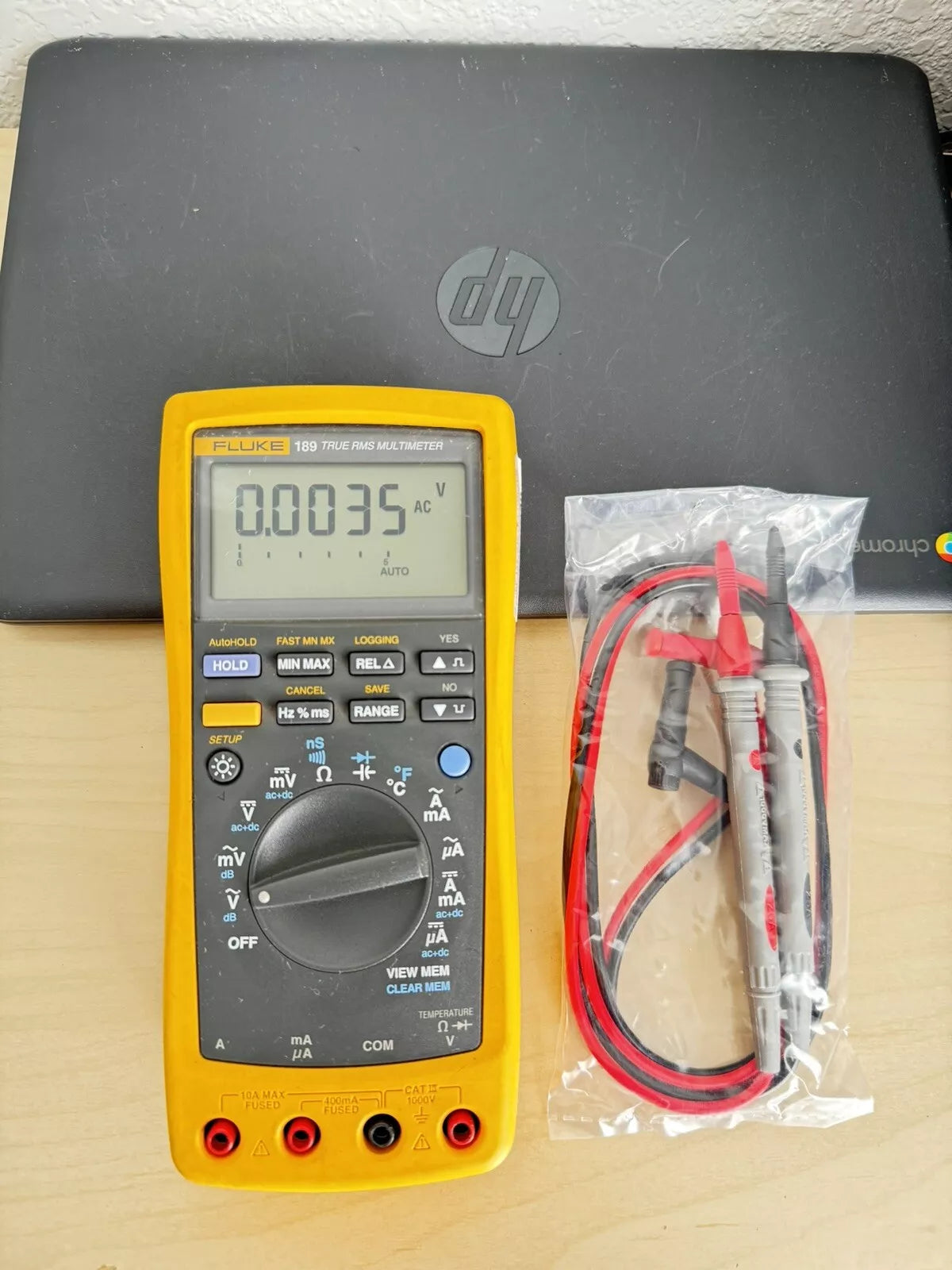 FLUKE 189 True RMS Multimeter with Lead Set