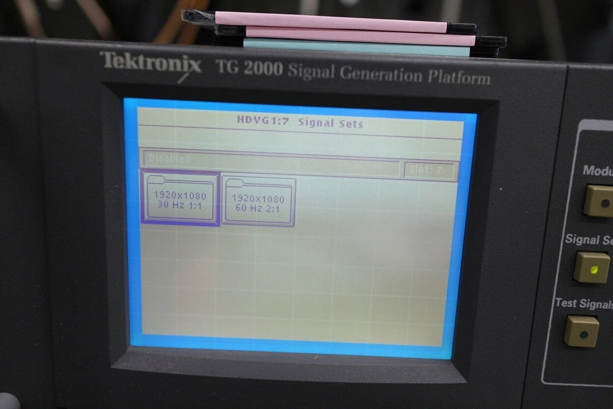 Tektronix TG2000 Signal Generator