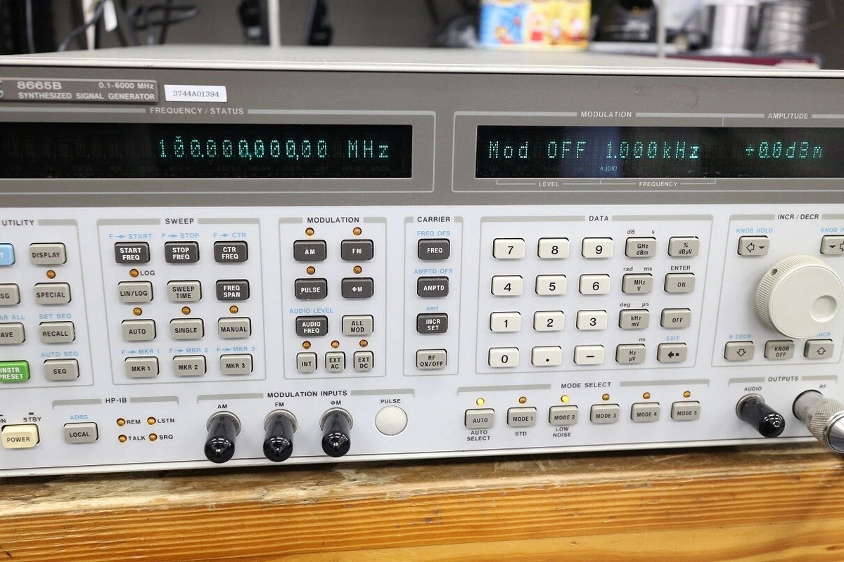 HP 8665B /001/004 100KHz -6GHz Signal Generator