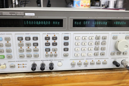 HP 8665B /001/004 100KHz -6GHz Signal Generator