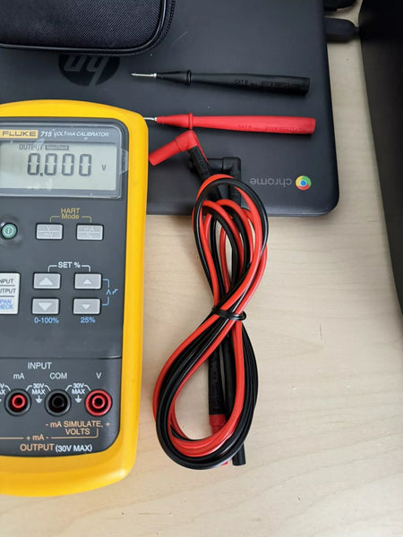 FLUKE 715 Volt/mA Calibrator with Accessories - Tested
