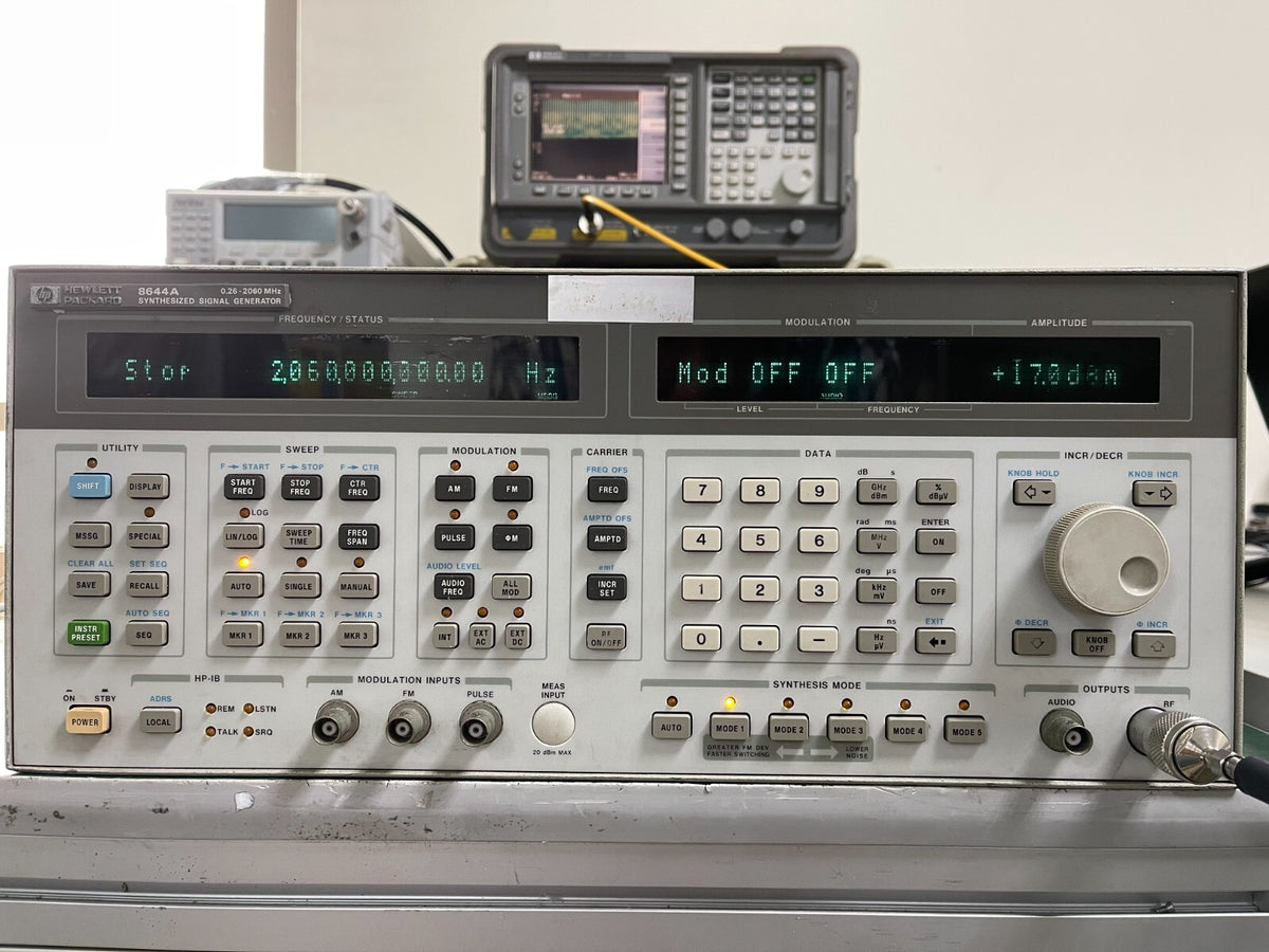HP Agilent 8644A Synthesized Signal Generator 0.26-2060MHz