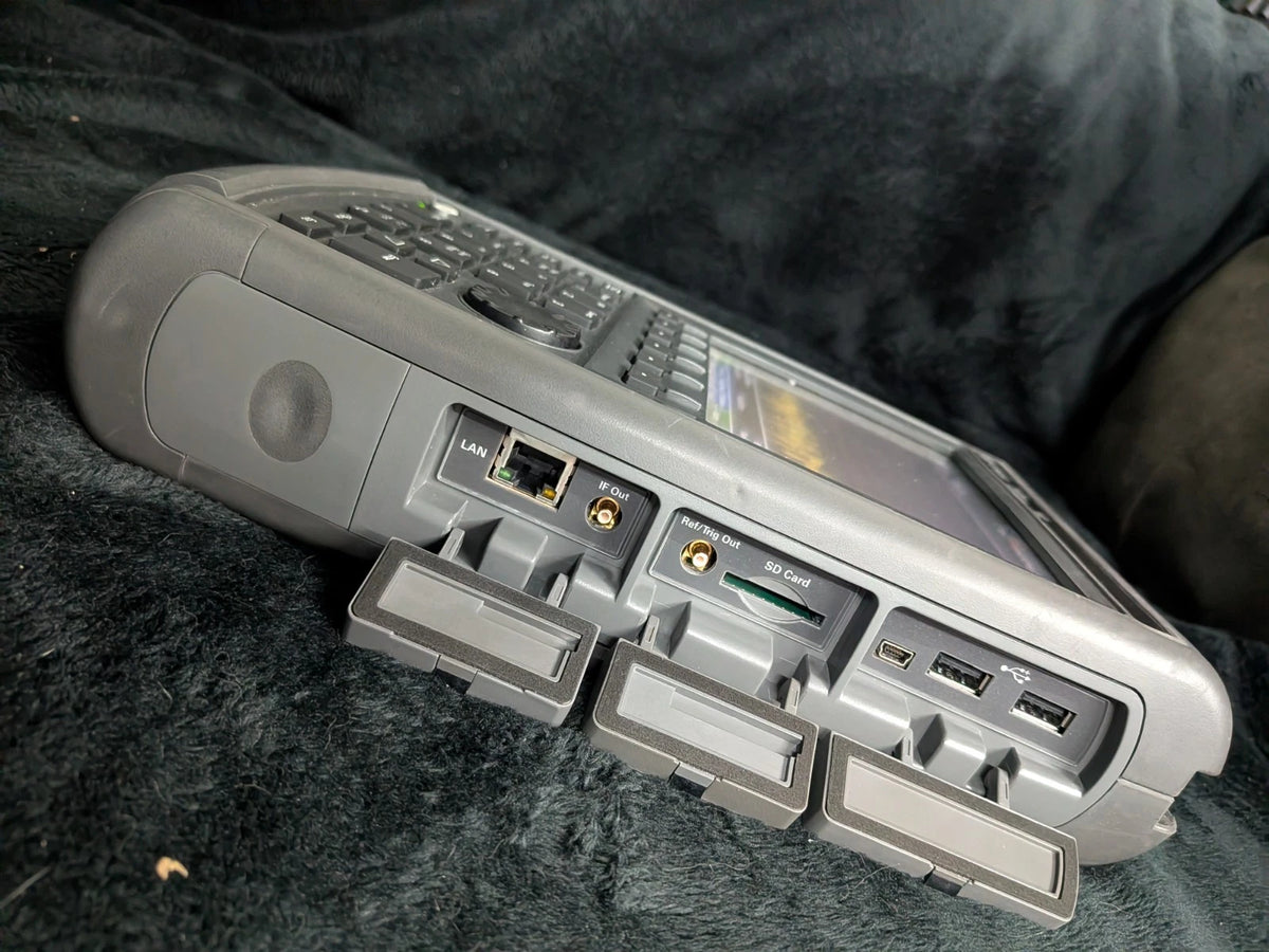 Keysight Agilent VNA Vector Network Spectrum Analyzer Fieldfox N9915A Cald 9 Ghz