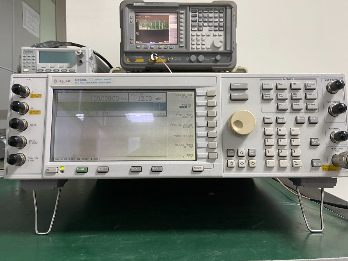 Agilent E4438C ESG Vector Signal Generator 250kHz-3GHz w/001,005,401,503 _0160 - XG eqpt