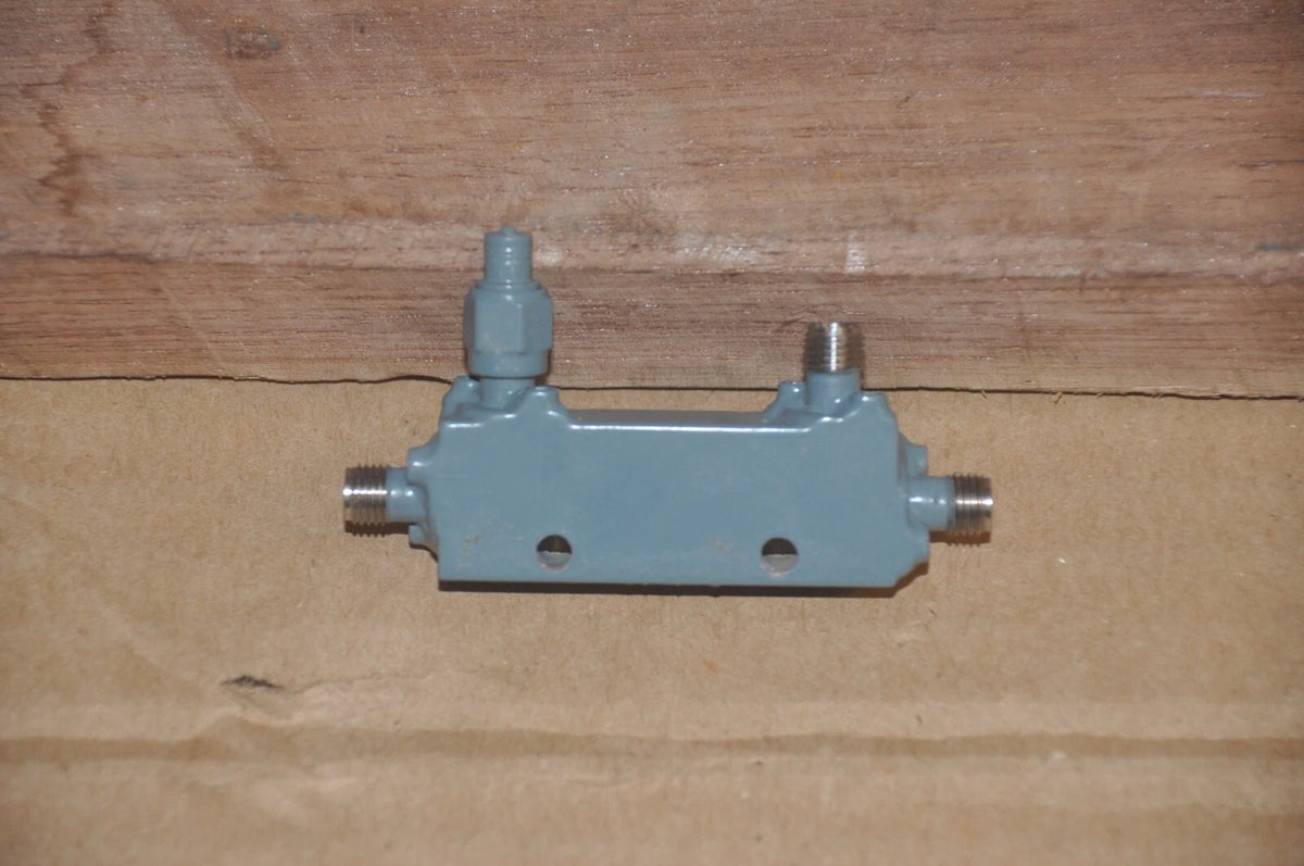 Portable Digital Multimeter with LCD Display and Non-contact Voltage Detection