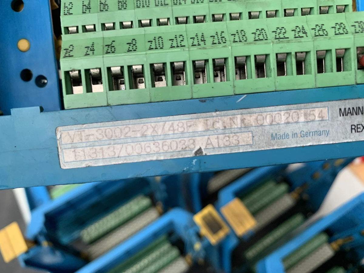 VT-3002-2X/48F and R900020154: Fiber Optic Splitter and SC/APC Connector Set