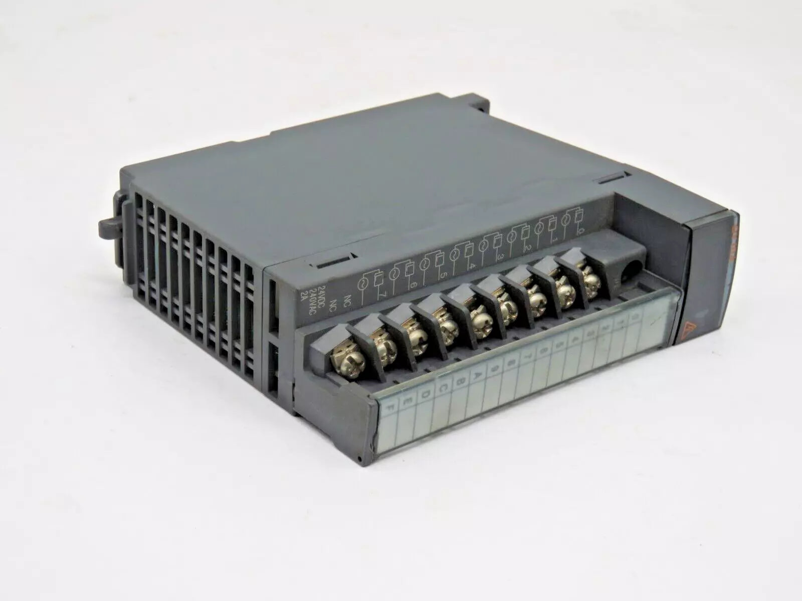 Mitsubishi QY18A Digital Output Module Q Series 240 VAC Used & Tested
