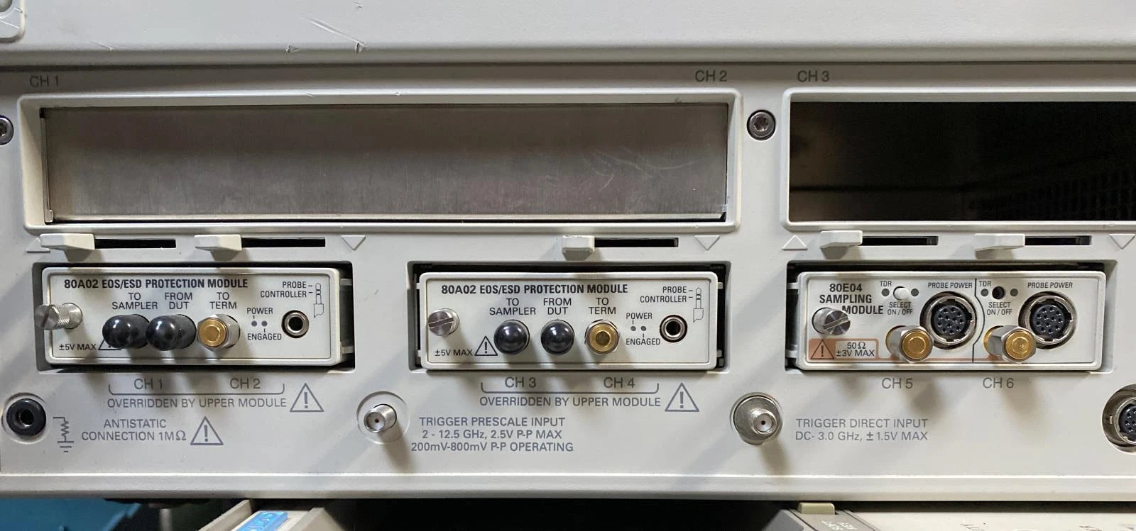 Tektronix DSA8200 Digital Serial Analyzer Sampling Oscilloscope DSA