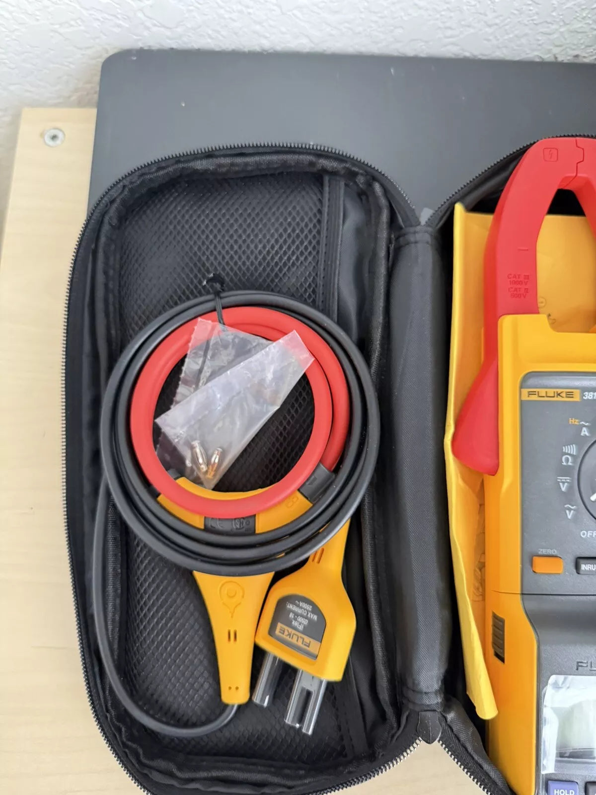 Fluke 381 Remote Display True RMS AC/DC Clamp Meter with iFlex
