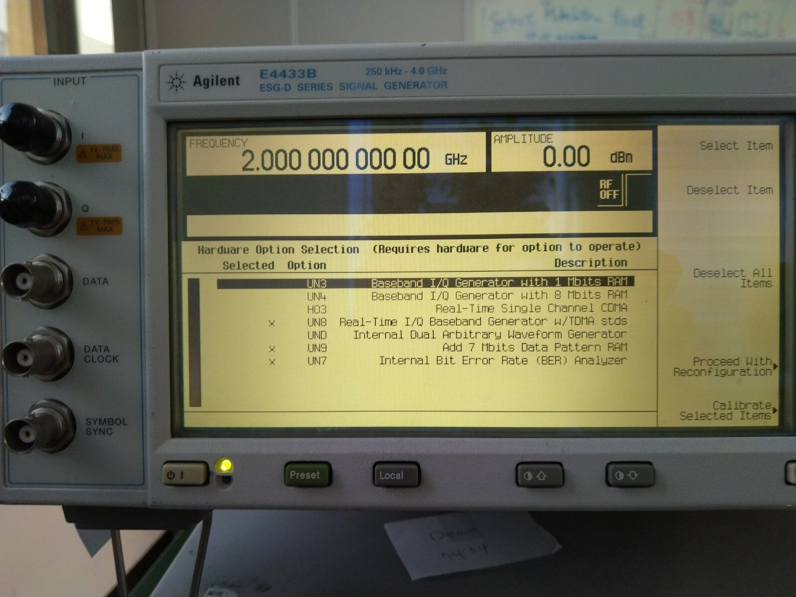 Agilent E4433B ESG-D Series Signal Generator 250kHz to 4GHz, w/ UN7 UN8 UN9_0761 - XG eqpt