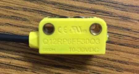 Banner Q12RP6FF30Q3 Photoelectric Sensor, Fixed Field, 30mm, 10-30VDC, PNP
