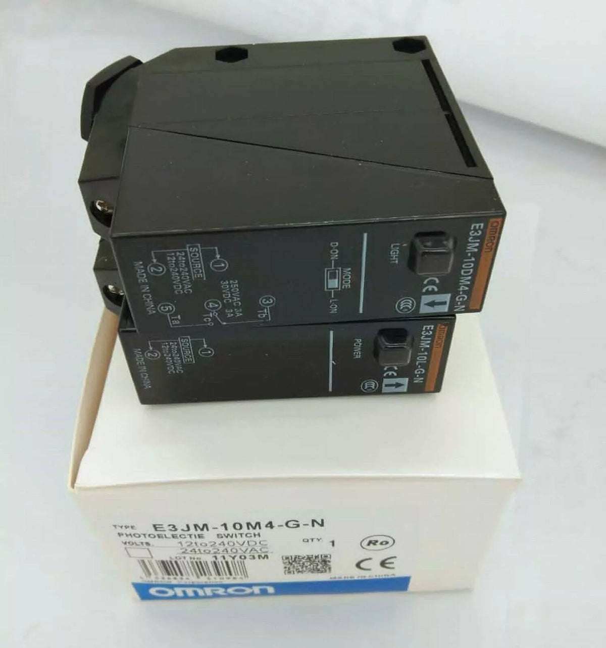 OMRON E3JM-10M4-G-N Photoelectric Switch
