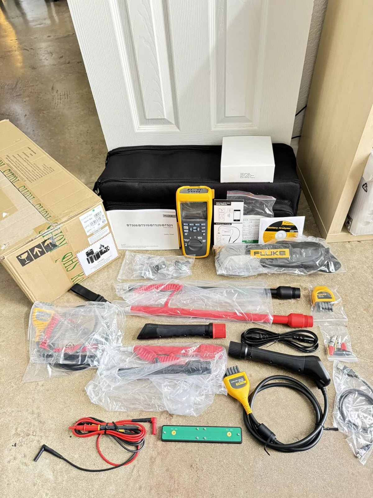 FLUKE BT520 Battery Analyzer Kit - New Sealed