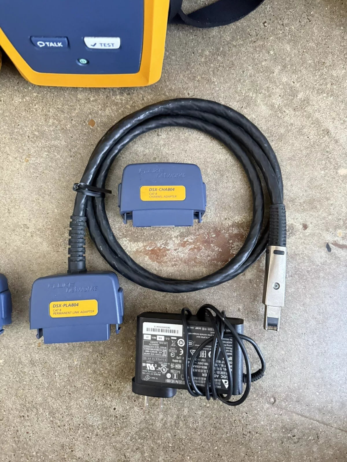 Fluke Networks DSX-8000 Cable Certifier Tester Kit (Calibrated 2023-2024)