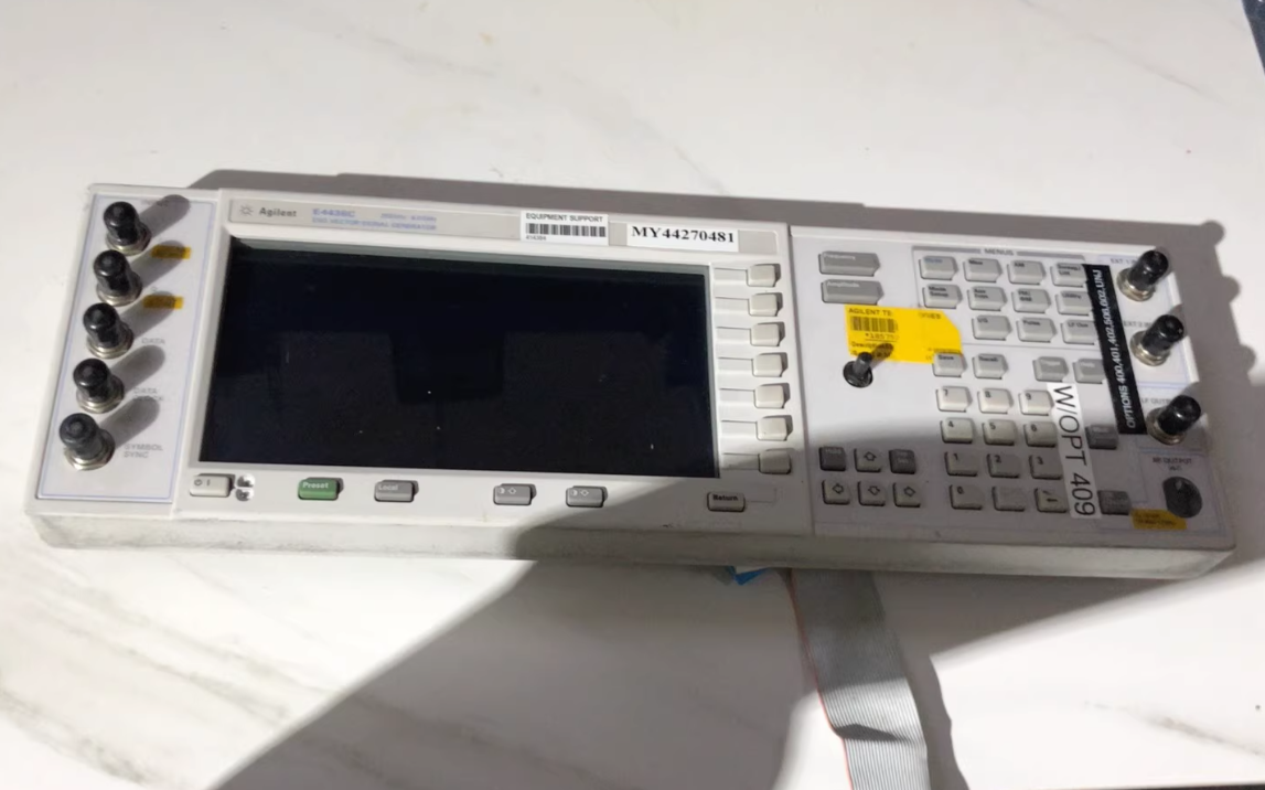 Keysight E4438C 6G Panel