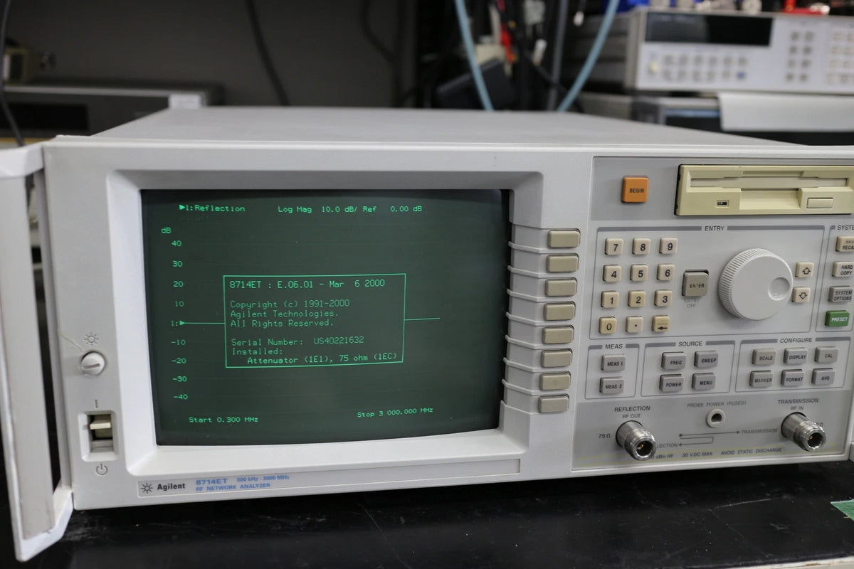 Agilent 8714ET 080/1E1/1EC/UK6 300KHz-3GHz Network Analyzer