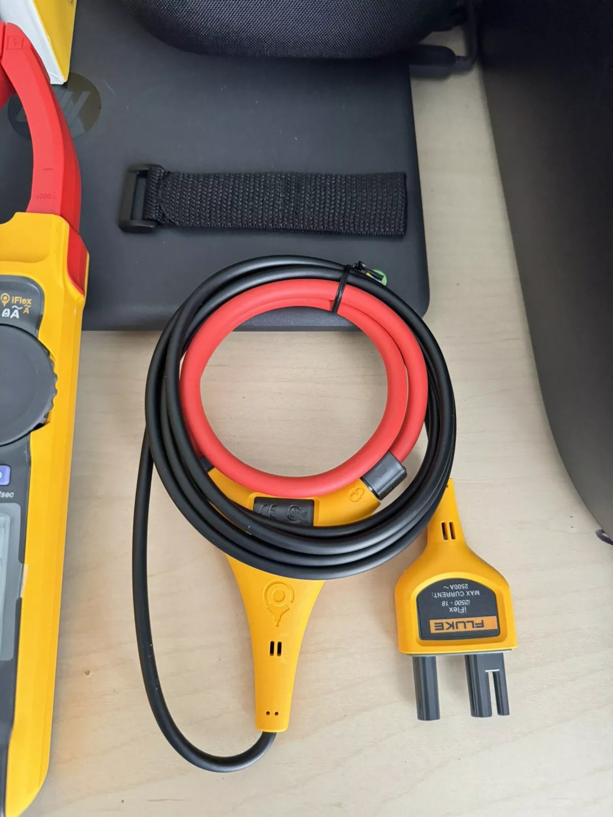 FLUKE 393 FC CAT III 1500 V True-rms Clamp Meter - NEW SEALED