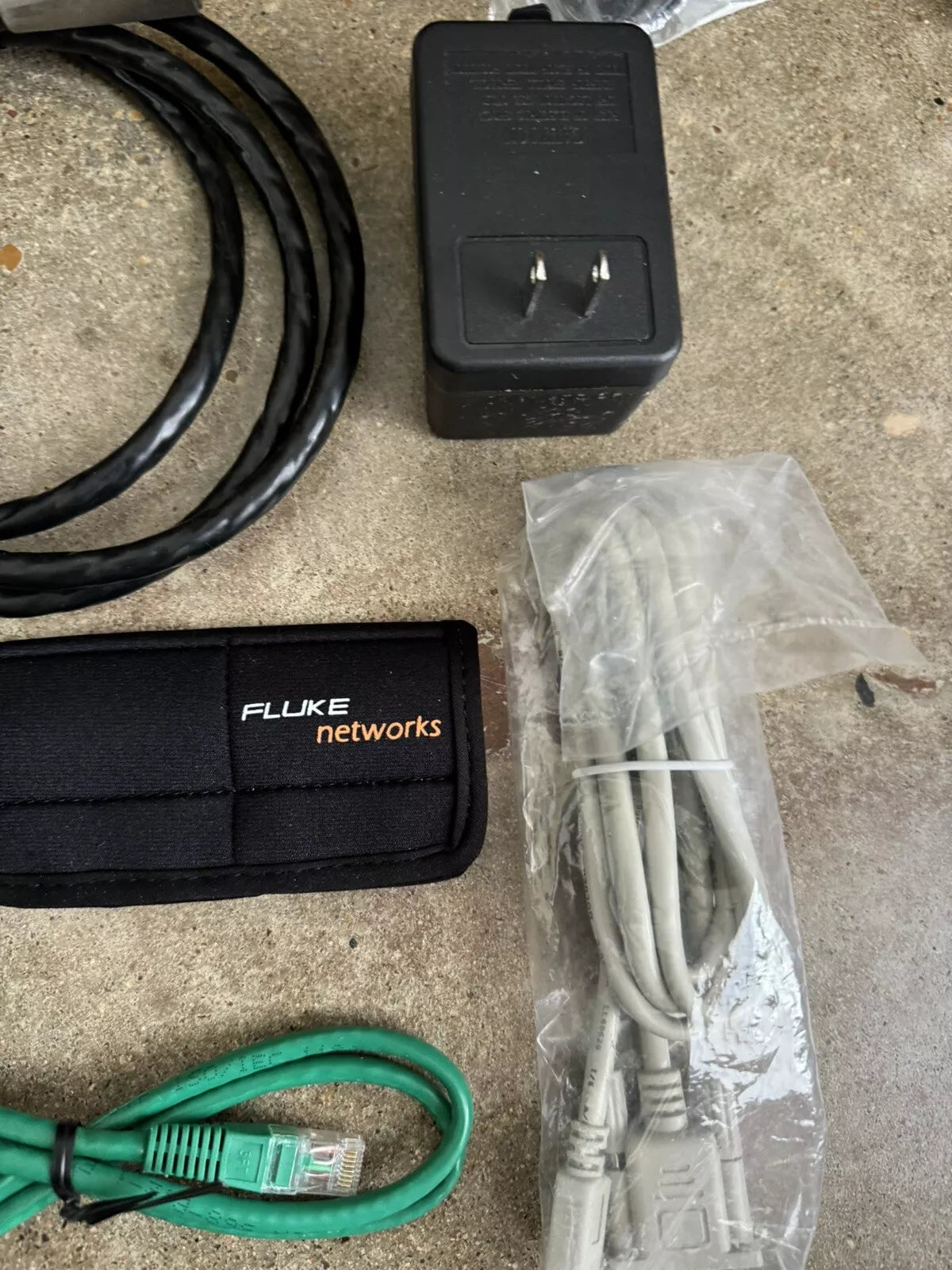 Fluke Networks DTX-1800 Cable Analyzer Kit with DTX-CHA001A CAT6 Channel Adapters