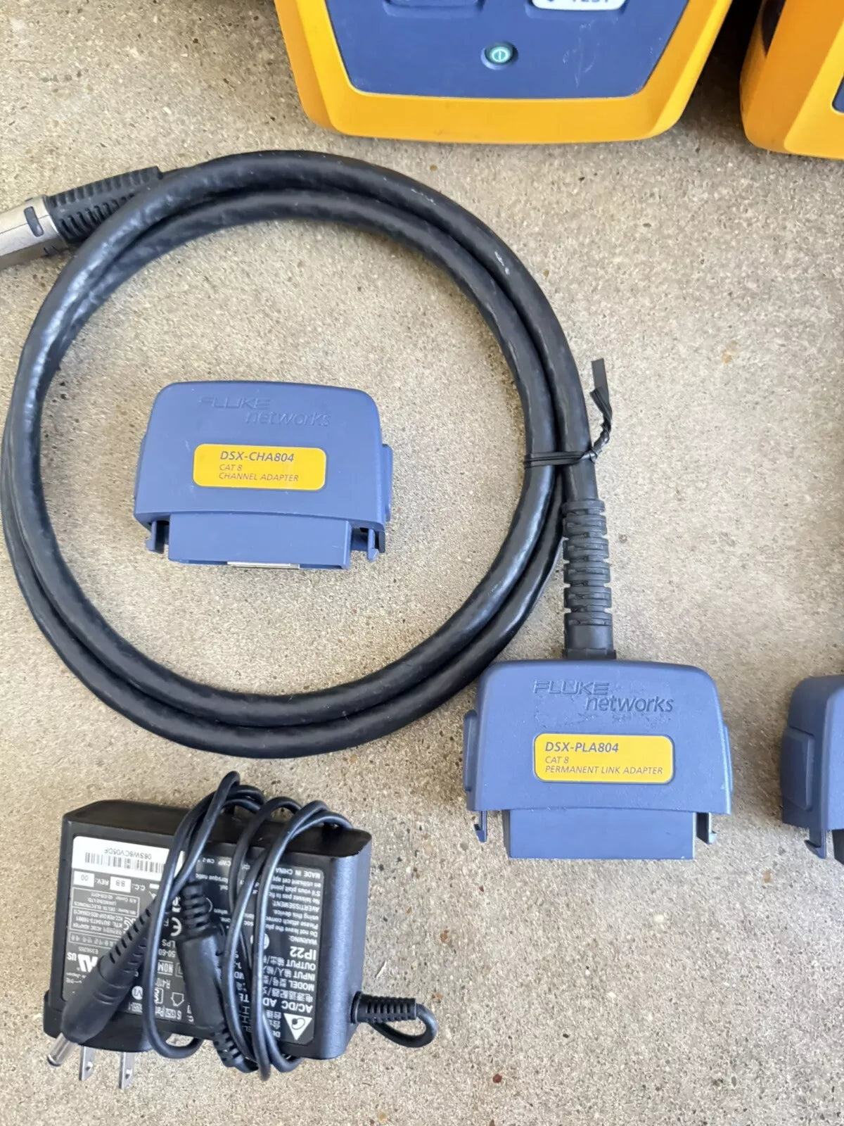 Fluke Networks DSX-8000 Cable Certifier Tester Kit (Calibrated 2023-2024)