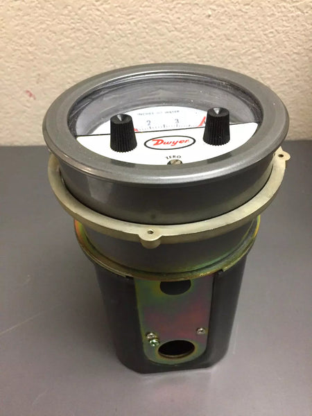 Dwyer A3005 Photohelic Pressure Switch/Gage Indicator